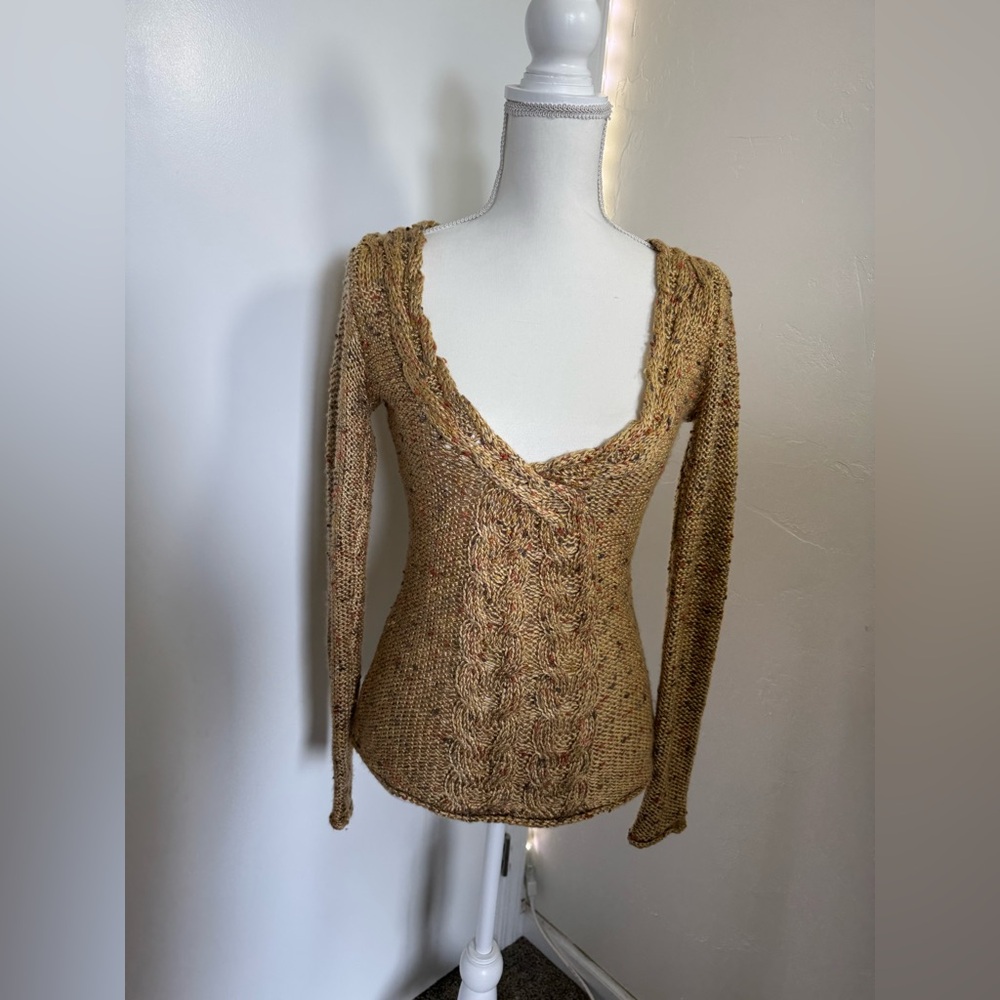 Y2K Daytrip Marled Mustard cable-knit sweater with a deep v-neck Size Small